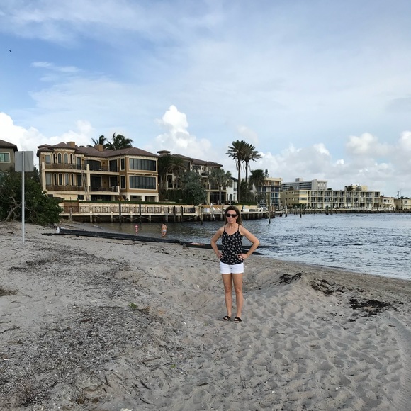 Meet your Posher! - Picture 1 of 1